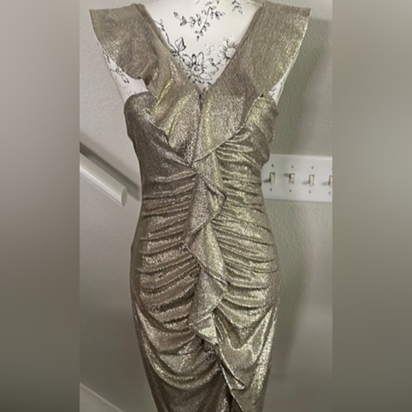 NWT Gianni Bini Metallic Gold Formal dress size 4 - Picture 1 of 5